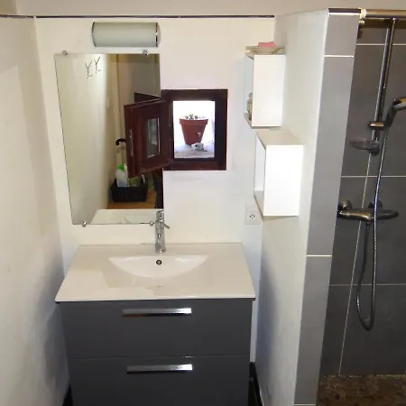 Location 4 Personnes - La Petite Maison
